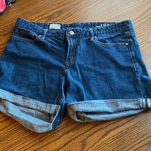 Gap medium wash real straight jean shorts 16/33